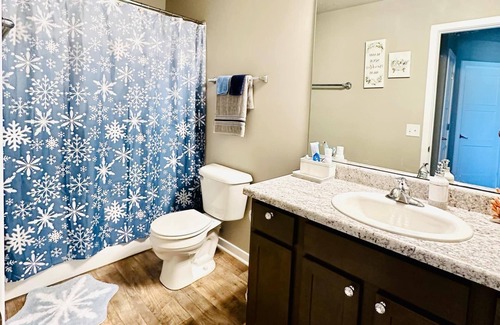 North Central Omaha House | Friendly 1 bed room, shared bath with free parking