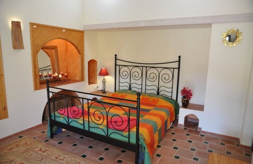 Tavira House | Friendly and spacious Guest house great for large groups, families and retreats.