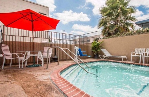 Downey House | Friendly service and value in south central Los Angeles!