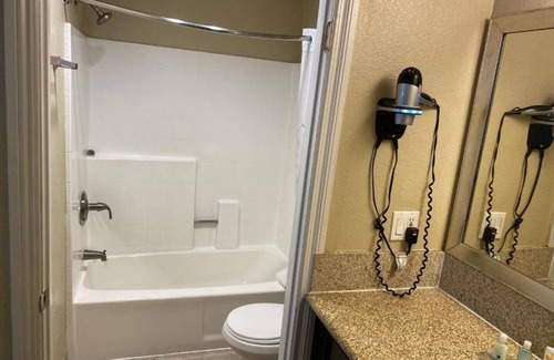 Downey House | Friendly service and value in south central Los Angeles!
