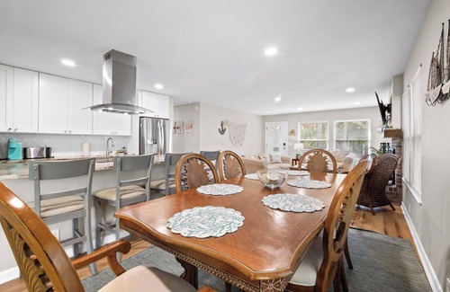Blue Heron Lake House | Frippin Graytful, Golf Cart Included, Pet Friendly - 120 Sea Otter