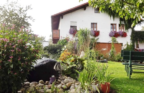 Hutthurm Apartment | Frisch renovierte Ferienwohnung in ruhiger Dorfrandlage mit zwei Schlafzimmern