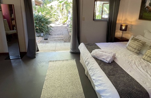 Pomona Cottage | Frog Cottage - Noosa Hinterland - Dog and Horse Friendly