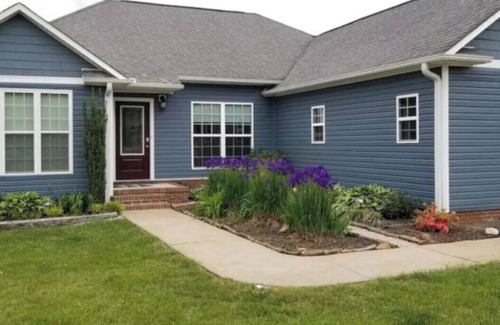 Inman House | Frog Haven on Lake Bowen