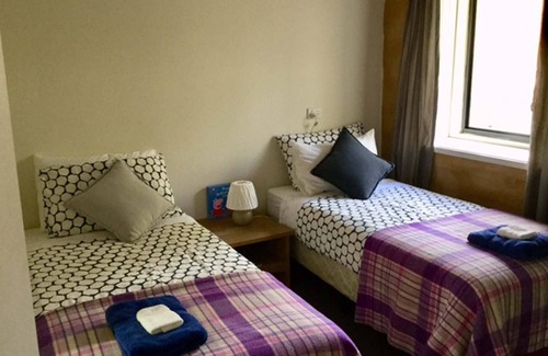 Goughs Bay Cottage | Frogsong Strawbale Cottage AQUA