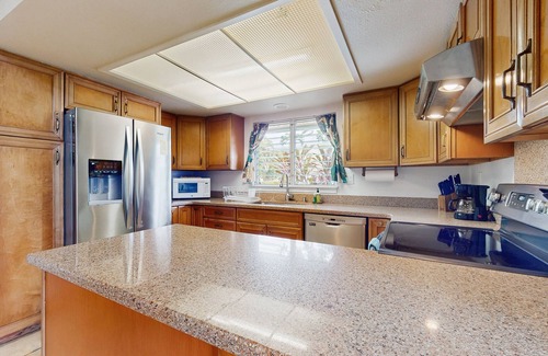 Princeville Condo | Front Door Parking. Zero Stairs. A/C. Golf Course. Pool. Fast WIFI