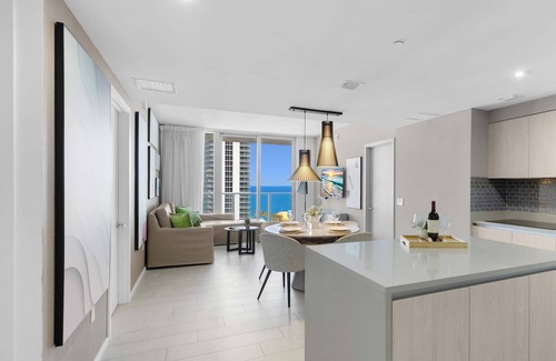Hollywood South Central Beach Apartment | Front Ocean View: Amazing Pools