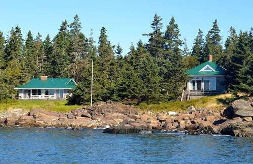 South Addison Cottage | Front Row Seats At One Of Nature's Best Spectacles.