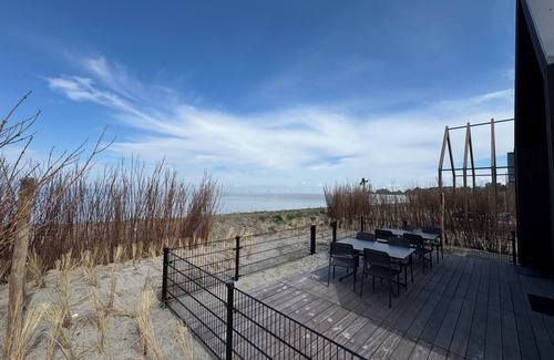 Enkhuizen House | Front row - with fence - Premium BeachHouse Deck Eight