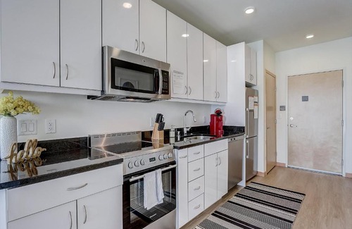 Fifth Ward Apartment | FRONTDESK 124 W Washington St Apts Milwaukee