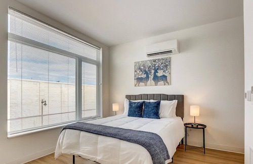 Fifth Ward Apartment | Frontdesk | 2 BR Apt near American Family Field