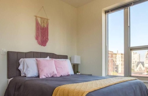 Yankee Hill Apartment | Frontdesk | Colorful 2BR Apt near the Lake