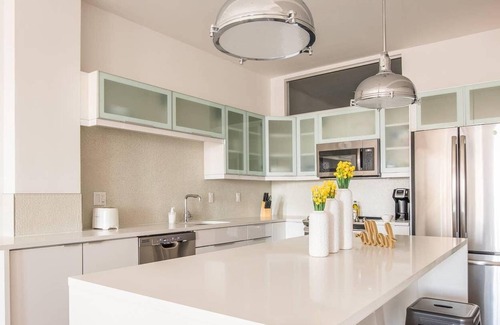 Downtown Kansas City Apartment | Frontdesk | Kansas City Apartment with City Views