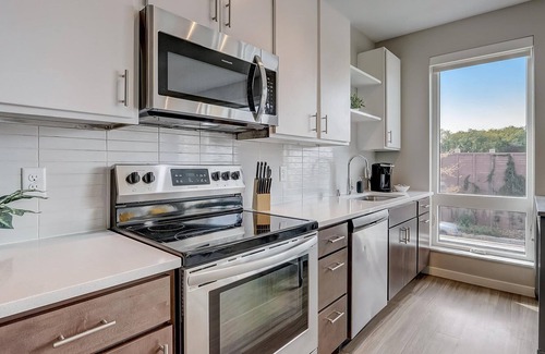 Powderhorn Apartment | Frontdesk | Studio Apt near Lake Nokomis Beach