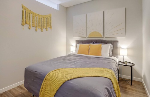 Powderhorn Apartment | Frontdesk | Studio Apt near Hiawatha Golf Course