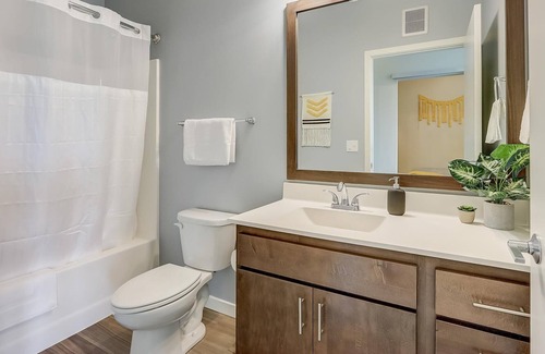 Powderhorn Apartment | Frontdesk | Studio Apt near Hiawatha Golf Course
