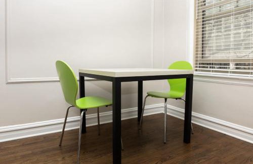 Hyde Park Apartment | FRONTDESK Studio Apt near The Museum of Science