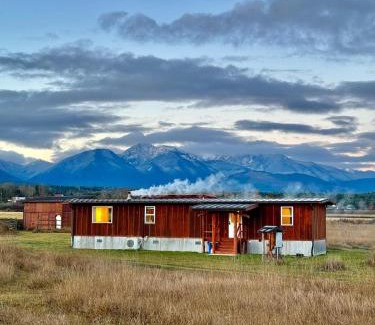 Port Angeles House | Frontier Farmhouse-sauna &ht