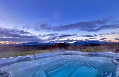 Port Angeles House | Frontier Farmhouse-sauna &ht