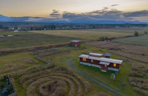 Port Angeles House | Frontier Farmhouse-sauna &ht