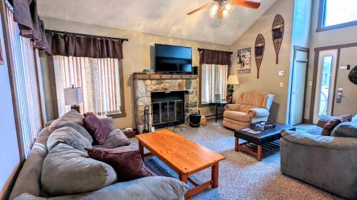 White Haven House | Frost Hollow by AvantStay Deck w Grill Game Room Loft