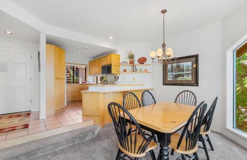 Century West Apartment | Frosty Summit Condo at Mount Bachelor Village Resort with Pool and Hot Tub