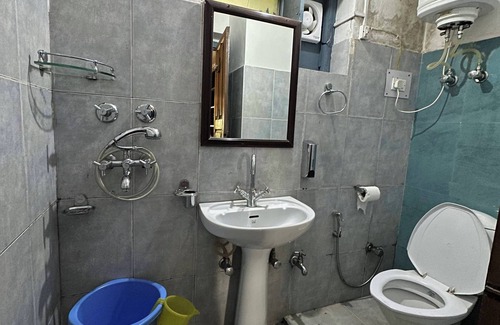 Kaul Hotel | Frozen Woods Resorts