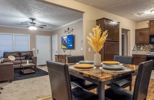 Columbus House | FT Moore Beautiful Cozy Oasis