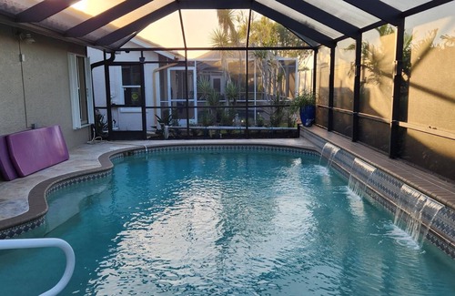 Iona House | Ft Myers: Remodeled 3BR/2BA in great golf and tennis gated community