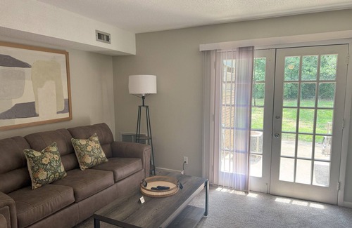 Enterprise Apartment | Ft Novosel 9 miles away. Quiet 2-bedroom Townhouse in Enterprise with WiFi, AC