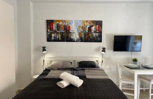 Fuengirola Apartment | Fuengirola, Los Boliches - Nice Studio Right on the Beach.