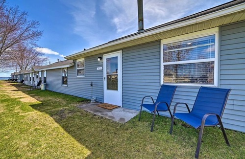Houghton Lake Cabin | Full Cabin: Steps to the Lake! PET FRIENDLY!