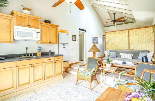 Princeville House | Full duplex w/fast WiFi, expansive mountain views, 2 balconies, pool & grills