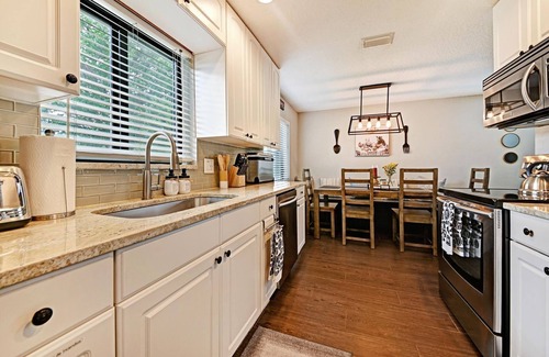West Palm Beach House | Full Home w/Heated Salt Water Pool/Mini Golf, Private/Clean, Iconic location!