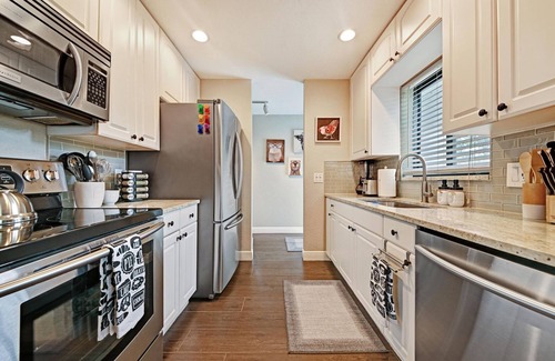 West Palm Beach House | Full Home w/Heated Salt Water Pool/Mini Golf, Private/Clean, Iconic location!