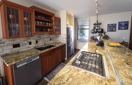 Warm Springs House | Fully appointed deluxe townhome, walk to ski lifts