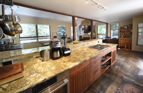 Warm Springs House | Fully appointed deluxe townhome, walk to ski lifts