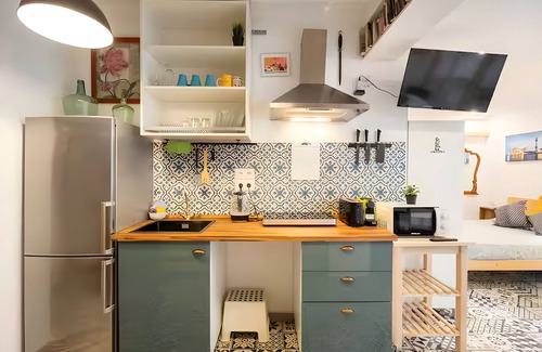 Sant Adria de Besos Apartment | Fully equiped Studio with Patio, 15' from BCN center and 8' walk from the beach