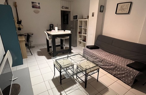 Le Port Apartment | Fully-equipped T2 apartment in Port de Canet-en-Roussillon, ground floor, near beach.