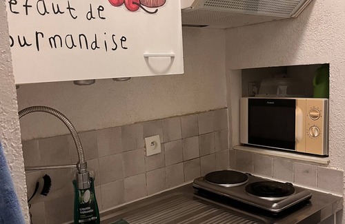 Le Port Apartment | Fully-equipped T2 apartment in Port de Canet-en-Roussillon, ground floor, near beach.