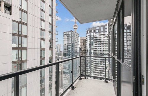 Downtown Toronto Apartment | Fully-Equipped 1-BR Condo in DT Toronto