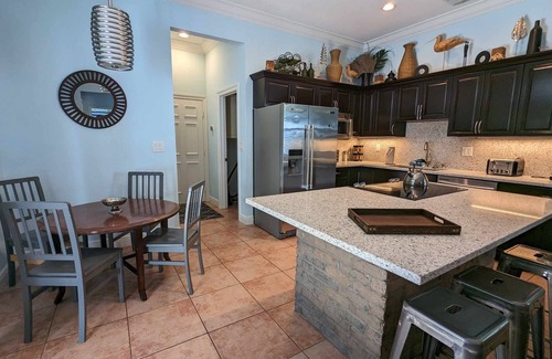 Lantana House | Fully Equipped 3/3 w/hot tub 1 Mile To Beach