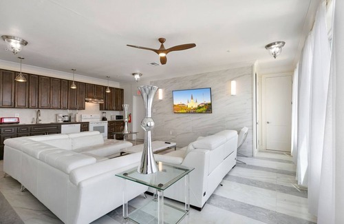 Faubourg Lafayette Condo | Fully Equipped 4BR Condo in the Heart of NOLA