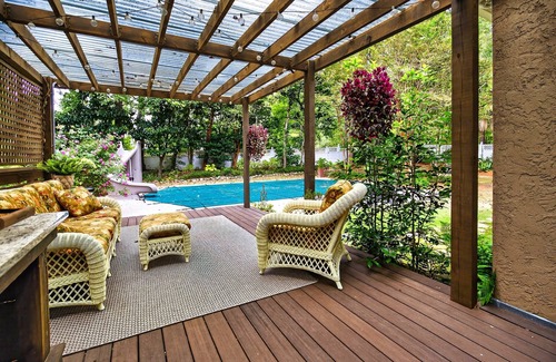 Peachtree City House | Fully equipped gourmet kitchen, vaulted ceilings, fire places, fire pit & grills