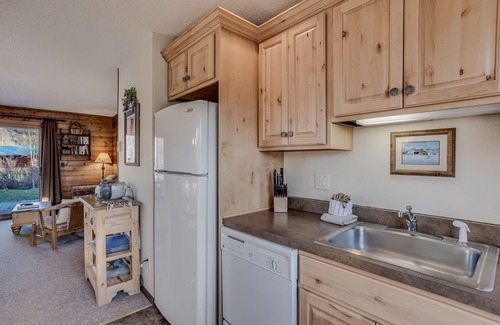 Clark Cabin | Fully equipped kitchen, pet friendly, and beautiful views.