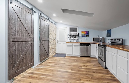 Englewood Condo | Fully Furnished 1-Bedroom Loft - The very best locationnTwo Person Jacuzzi Tub