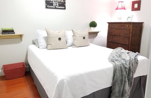 Nashua Condo | Fully Furnished 1st Floor, 1 Bed, 1 Bath Condo