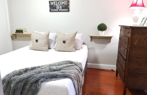 Nashua Condo | Fully Furnished 1st Floor, 1 Bed, 1 Bath Condo