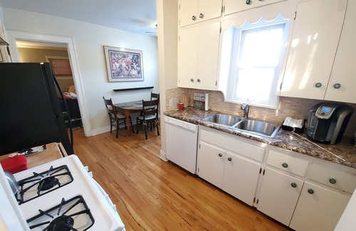 Benson House | Fully furnished 3BR home in trendy Benson w/restaurants +