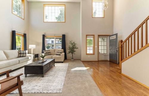 Mill Plain House | Fully furnished 4BR Home|Study Room|Mainfloor Bedroom|Garage Access #42180